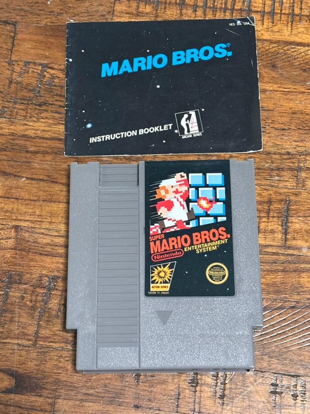 Super Mario Bros. Nintendo NES Original 1985 Cartridge and Manual 3 Screw